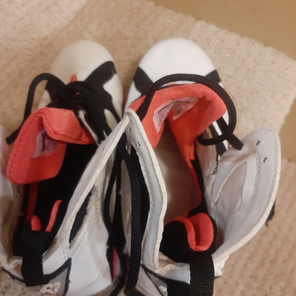 Jordan sneakers size 3y - Picture 10 of 14